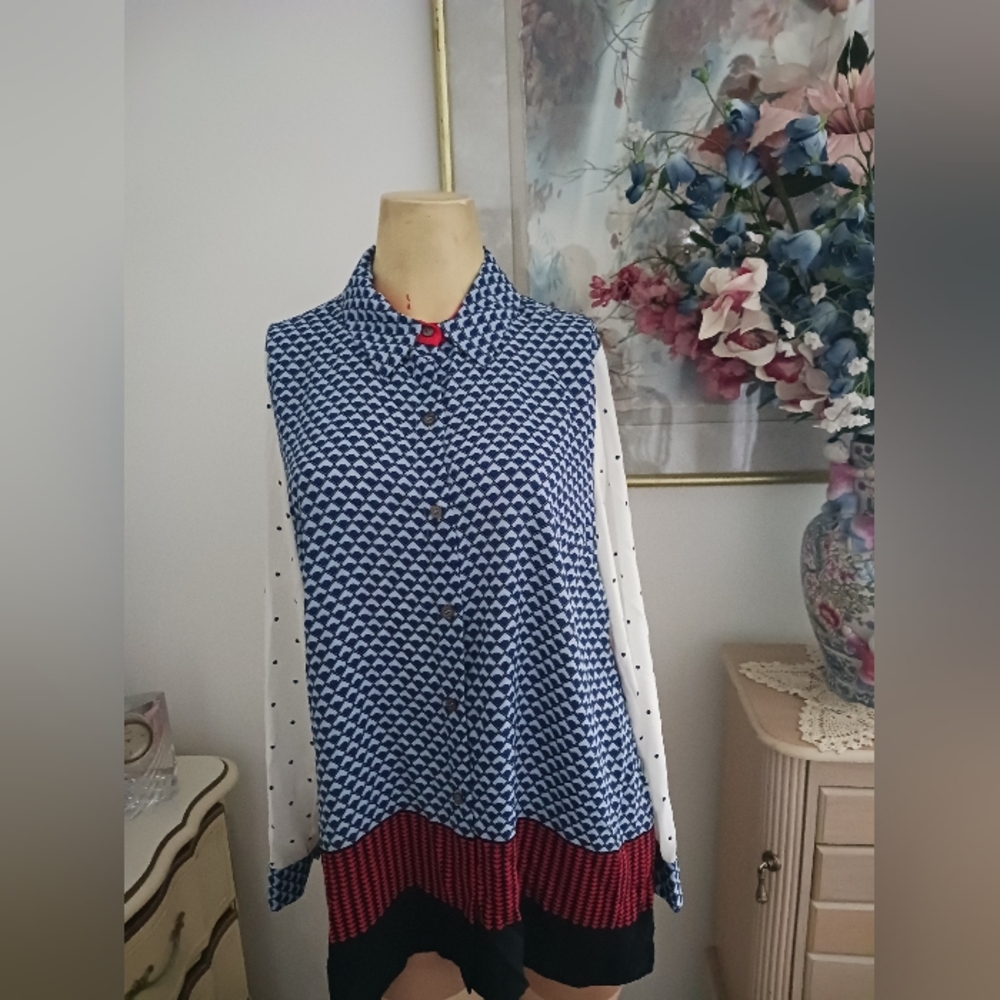 Vince Camuto Size S multiple colors of navy blue, red, white and black, NWT.
